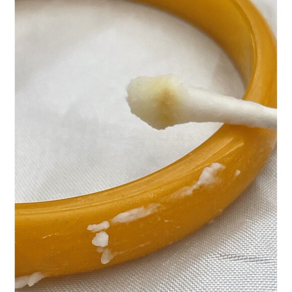 Vintage Bakelite Bangle Bracelet ~ Butterscotch Yellow - Picture 2 of 3